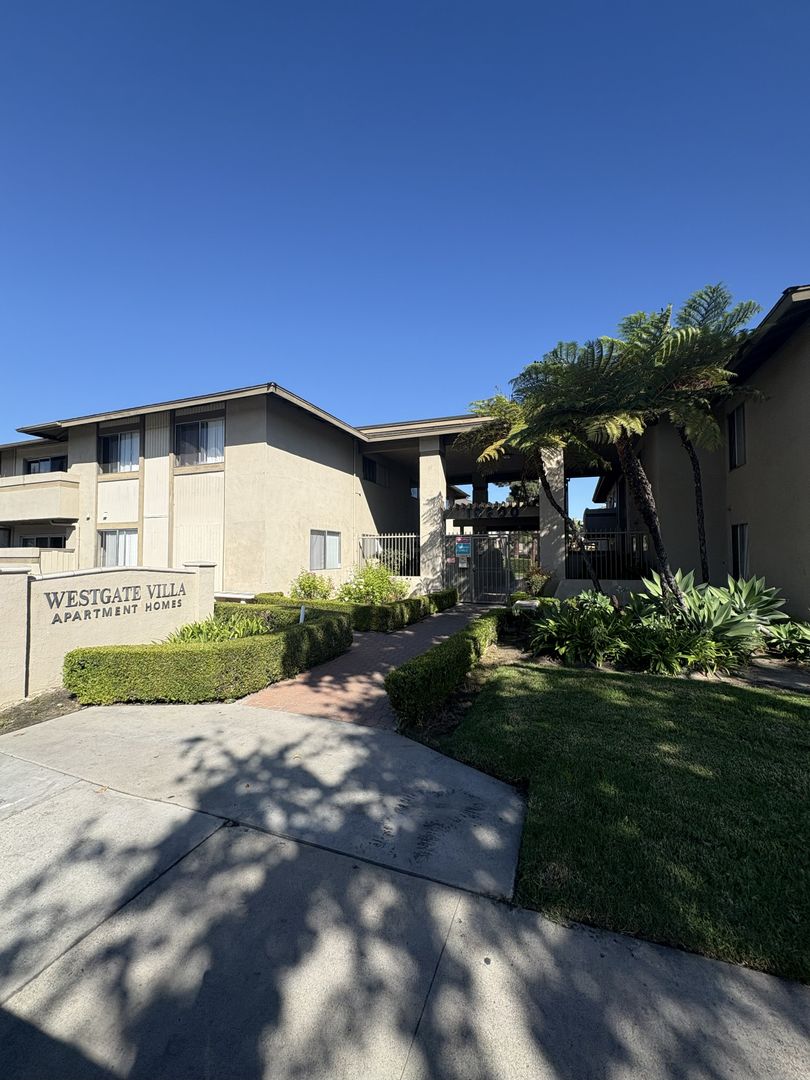 Stanton Apartment: 10600 Western Ave.