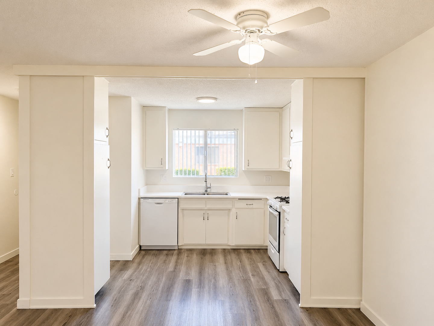 Anaheim Apartment: 2950 W. Lynrose Dr.