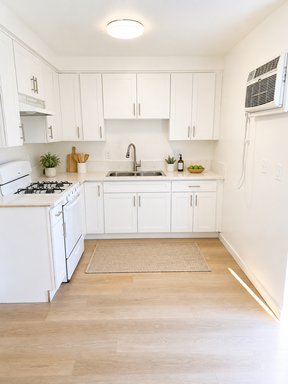 2-bedroom 1.5-bathroom Townhome ~One car private Garage and spacious Patio!!! TxT – photo 1