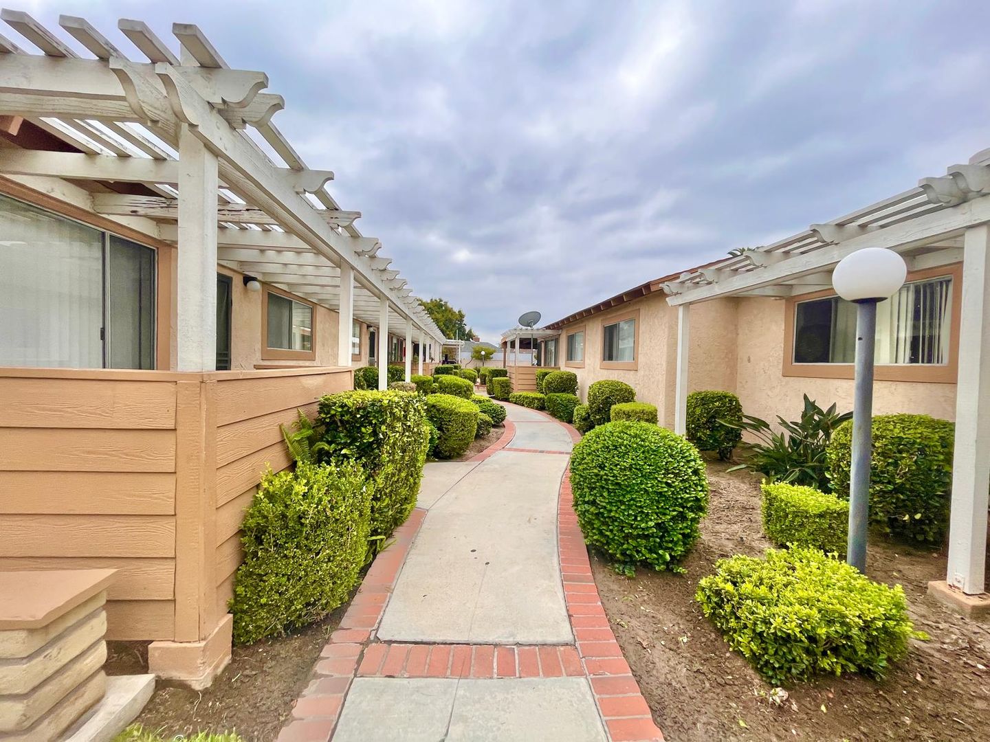 Anaheim Apartment: 510 - 520 E. Orangewood Ave.