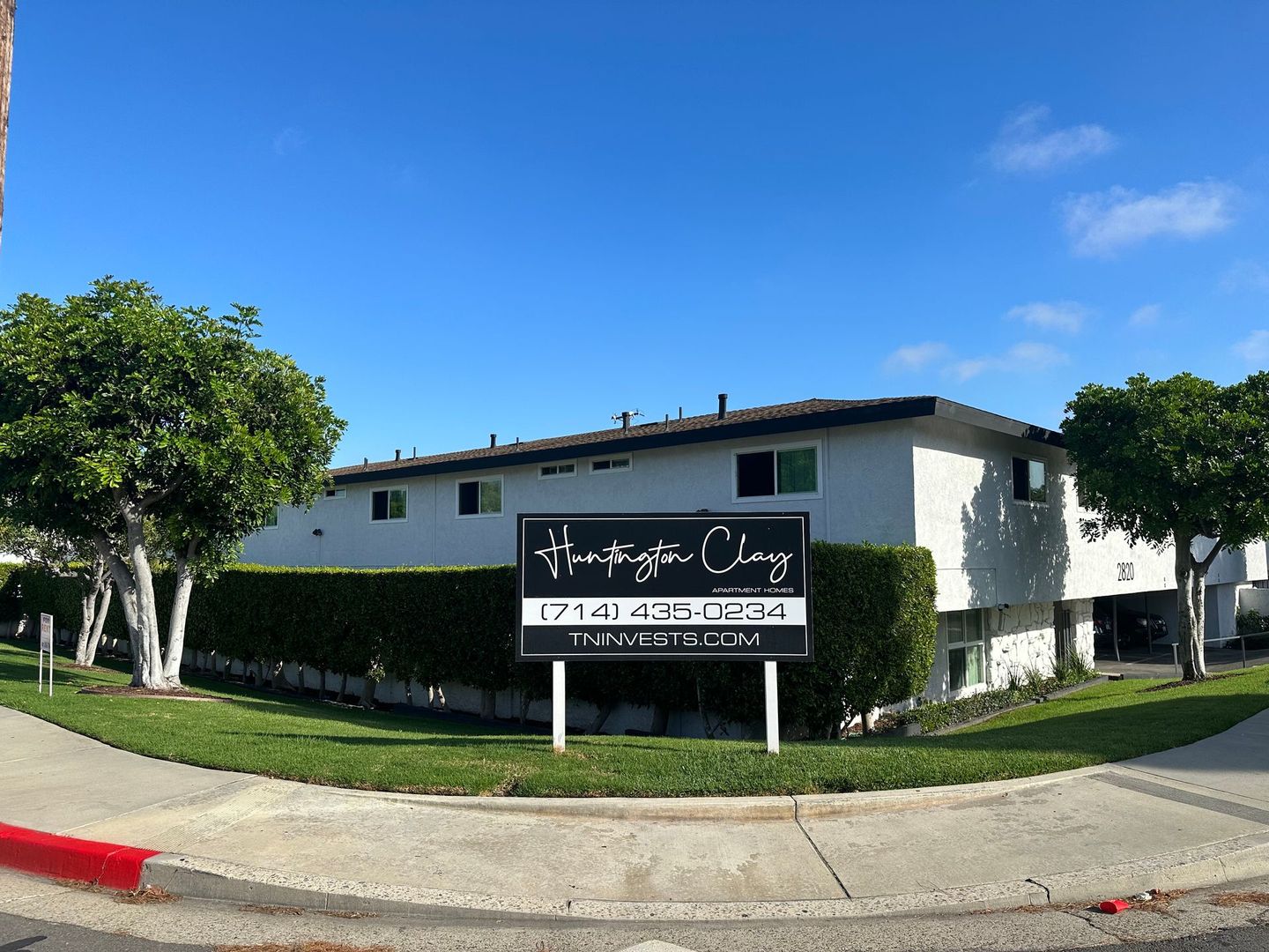 Huntington Beach Apartment: 2810 -2820 Huntington St & 312 - 324 Clay Avenue