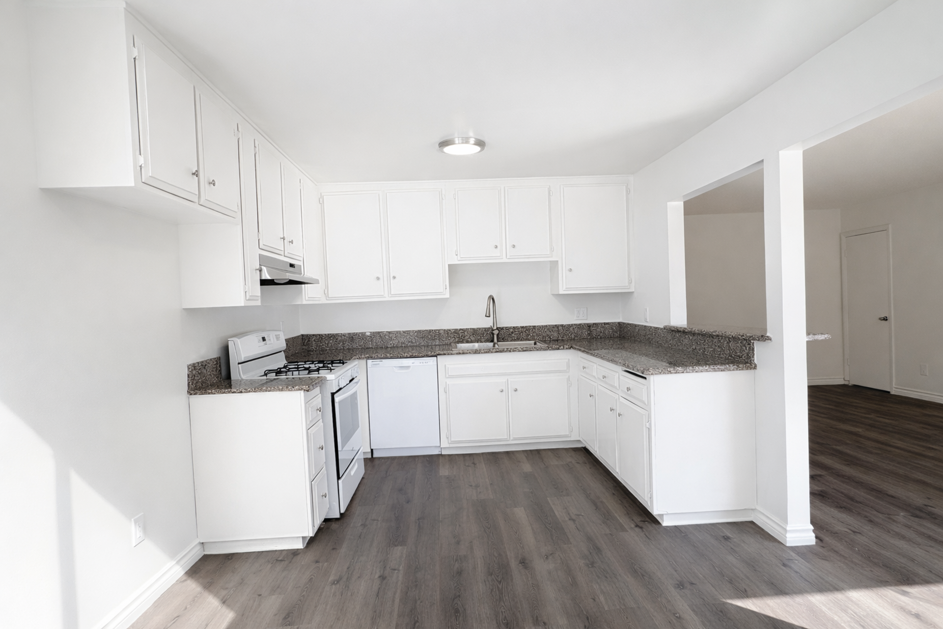 Garden Grove Apartment: 9931 Central Ave