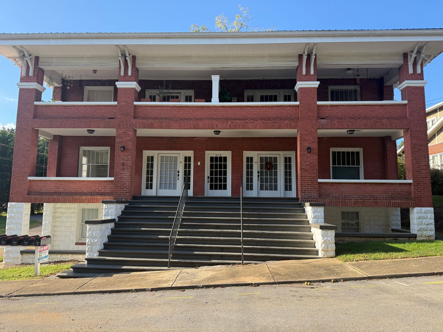 Greeneville Apartment: 107 Charles St