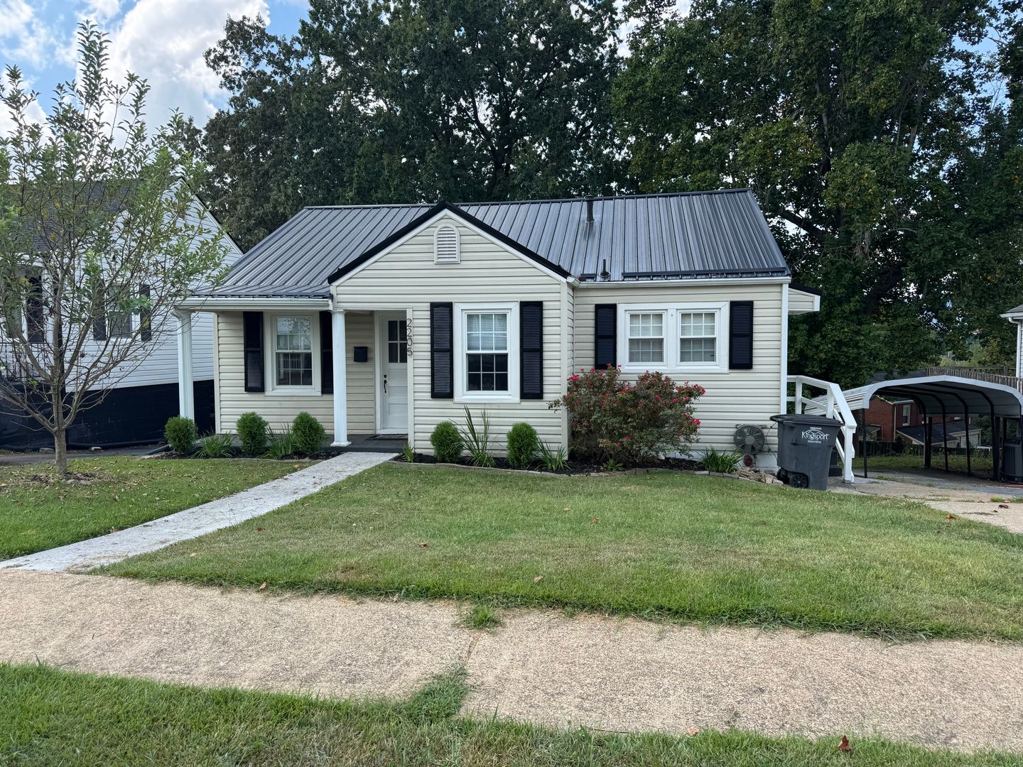 Kingsport House: 2205 Stadium Dr