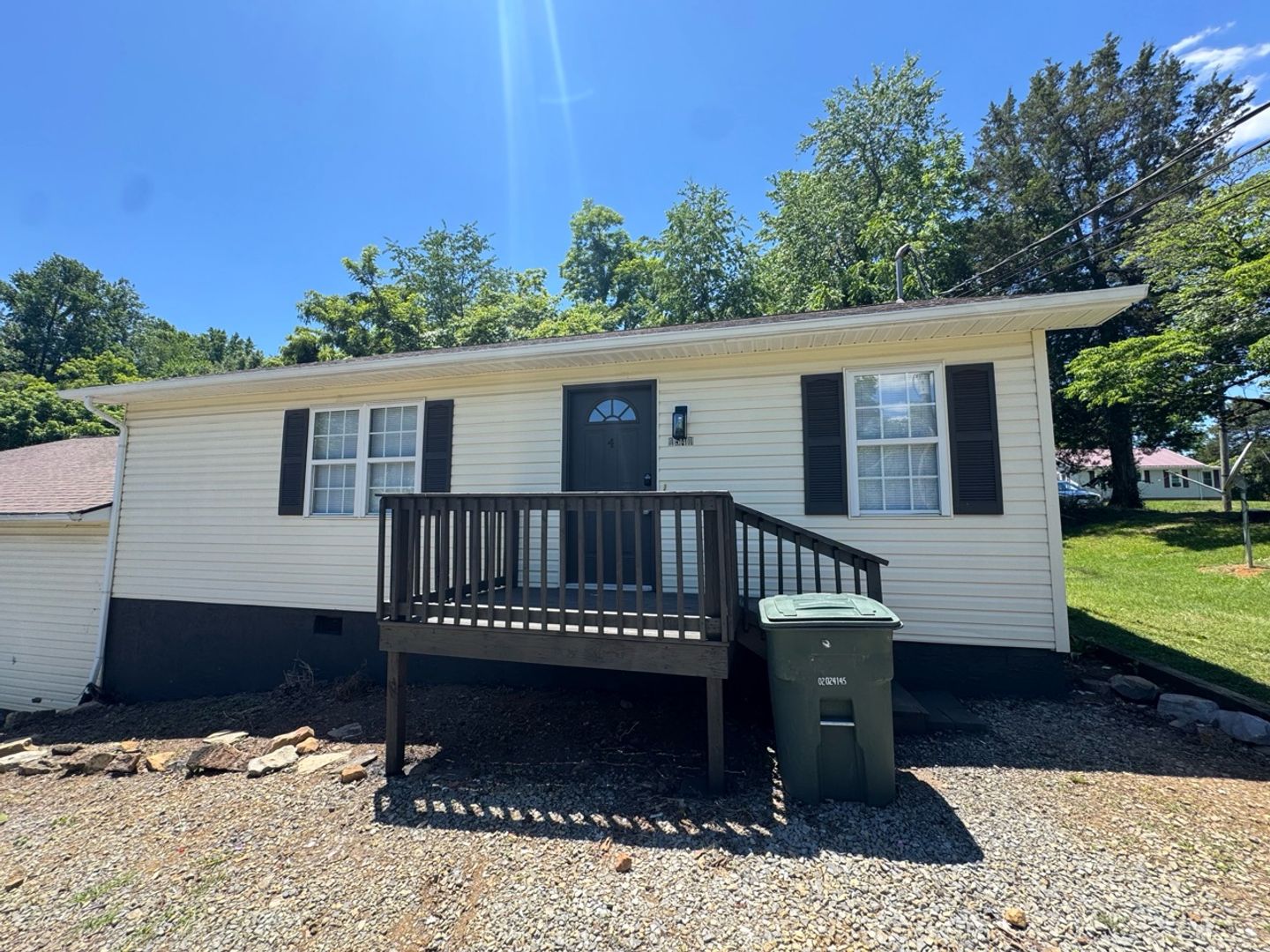 Elizabethton Apartment: 1541 Southside Rd