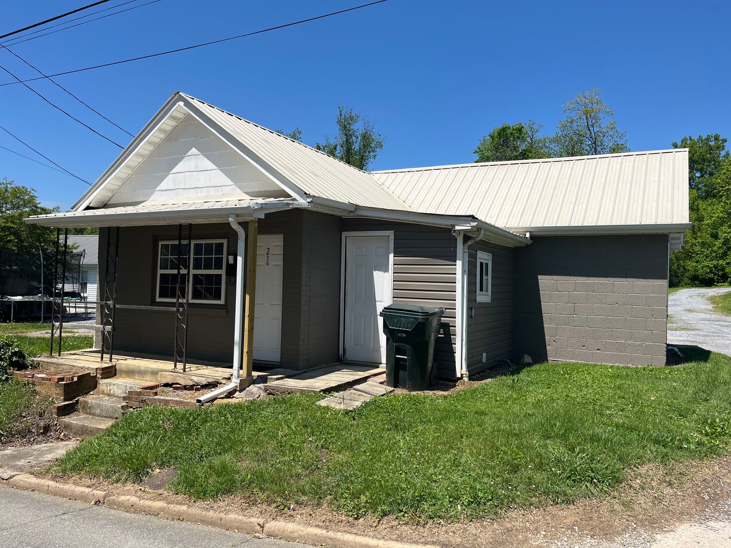 Greeneville House: 224 Lake St