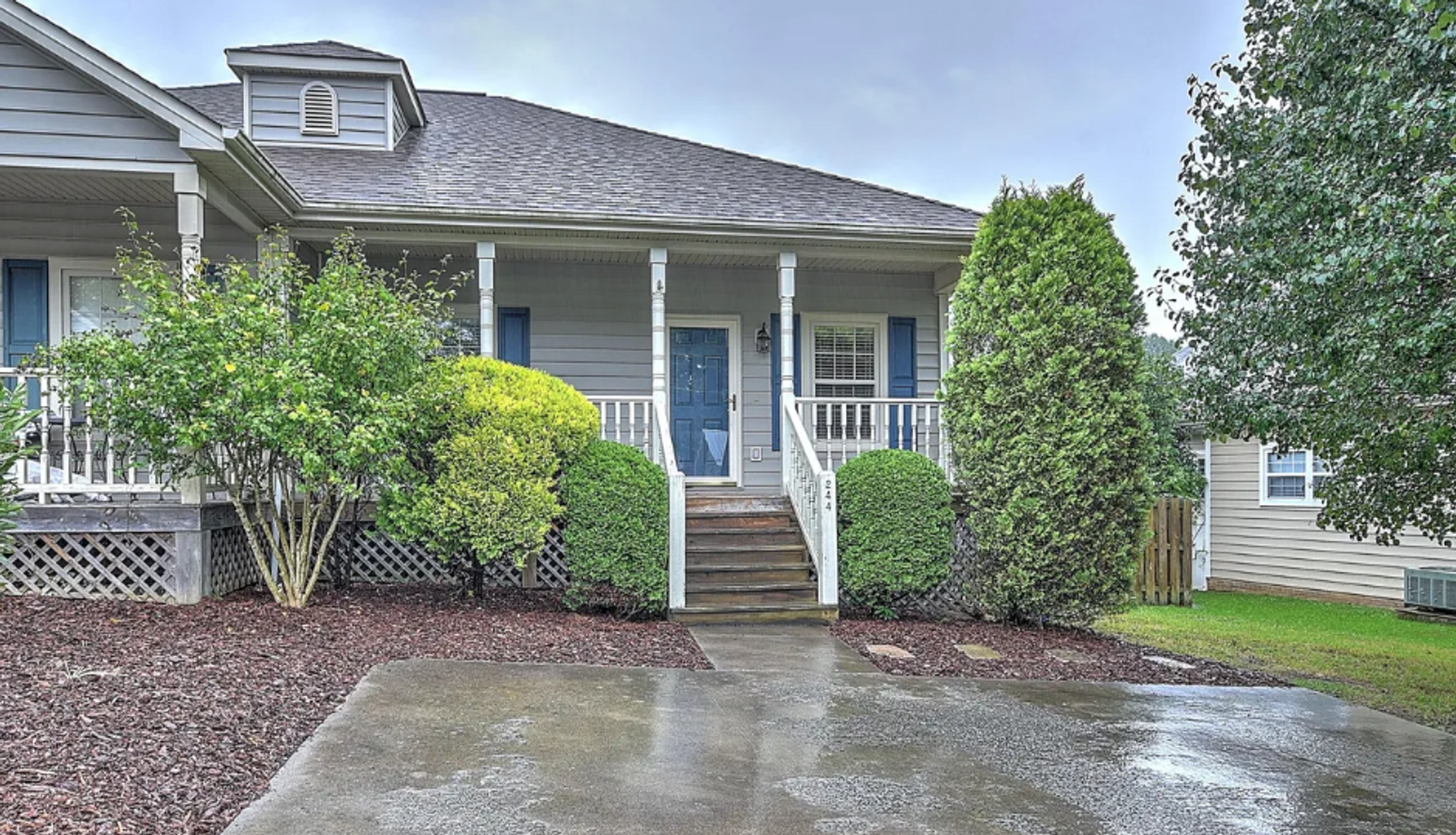 Jonesborugh Condo: 244 Main St Village