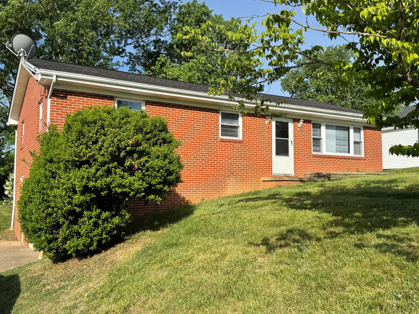 Greeneville House: 518 Scenic Dr