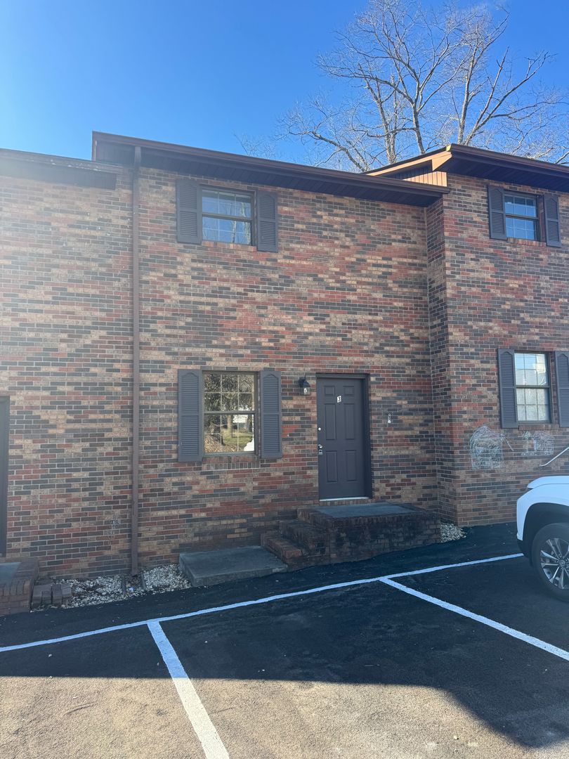Elizabethton Townhome: 182 Hart Rd Unit #3