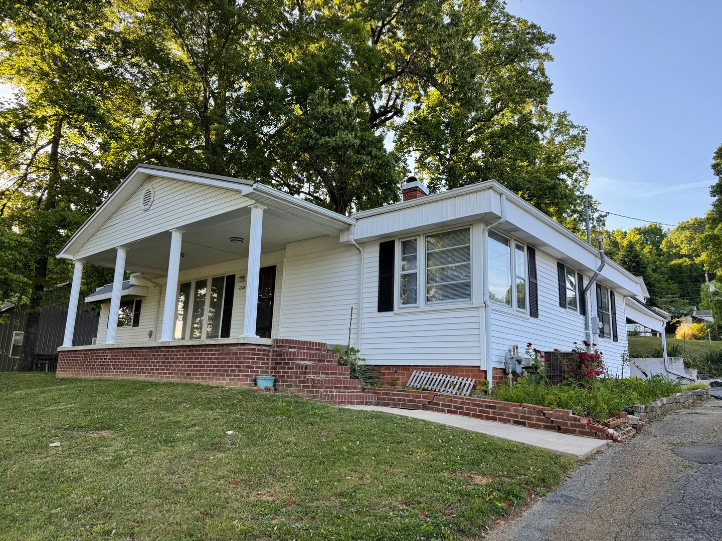 Greeneville Apartment: 1216 Tusculum Blvd
