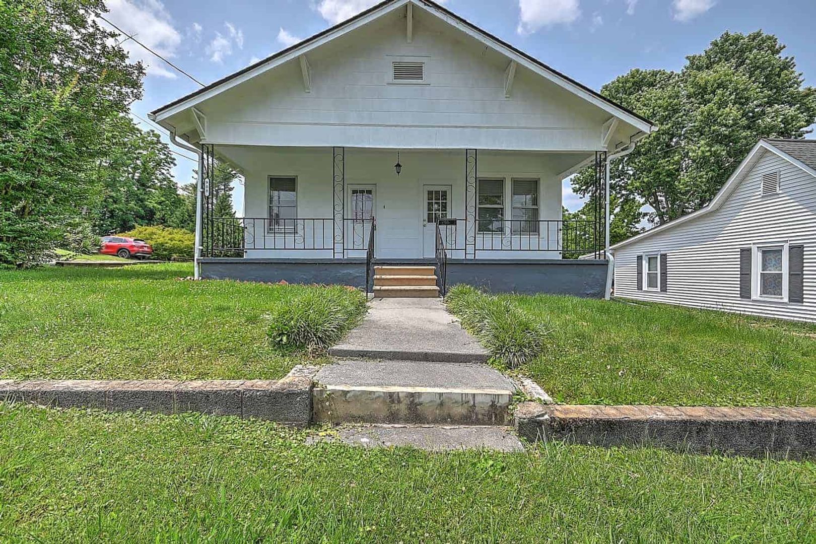 Johnson City House: 908 Afton St