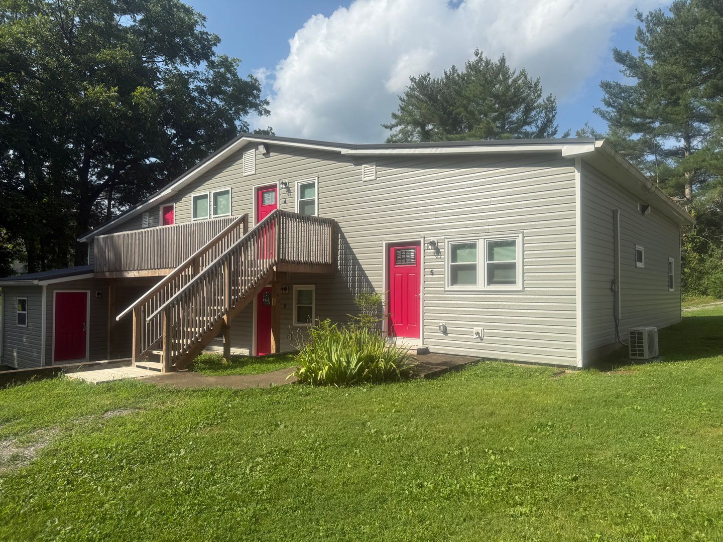 Greeneville Apartment: 320 Woodfield Rd