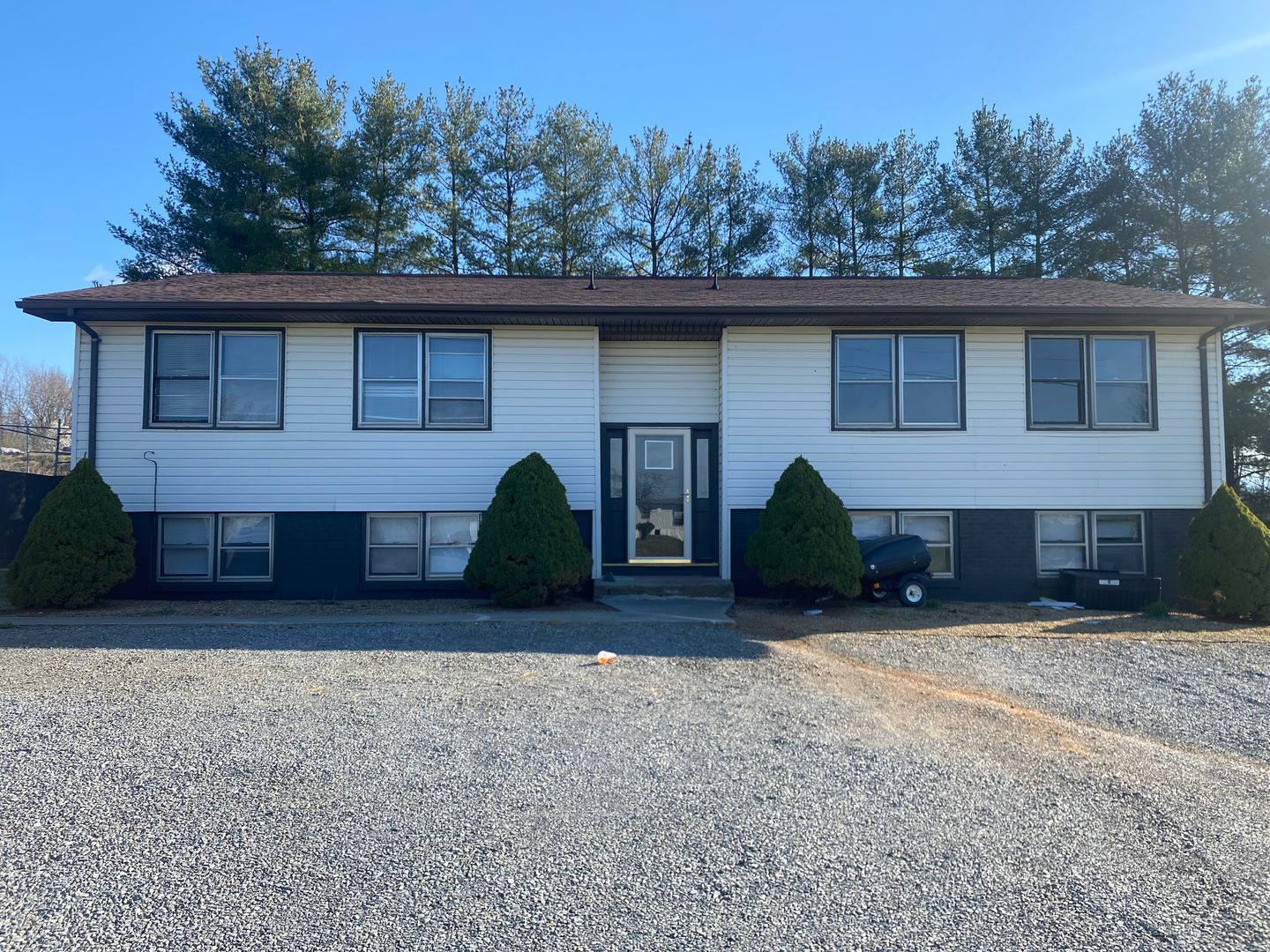 Bluff City Apartment: 4988 Bluff City Hwy