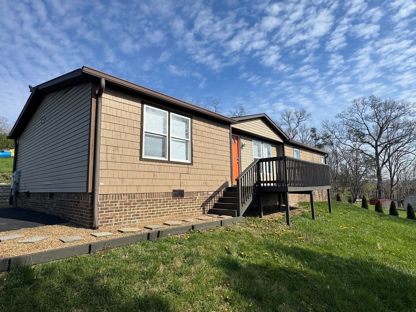 Kingsport House: 206 Hialeah Dr