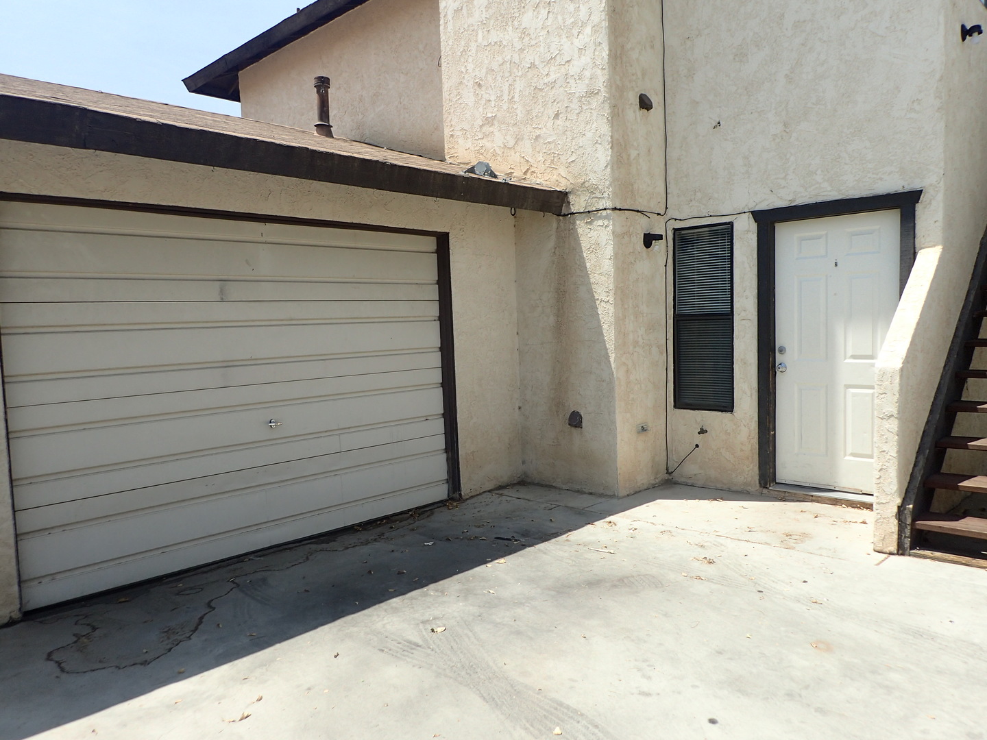 Ridgecrest Apartment: 425 S Sunset St. A-B-C