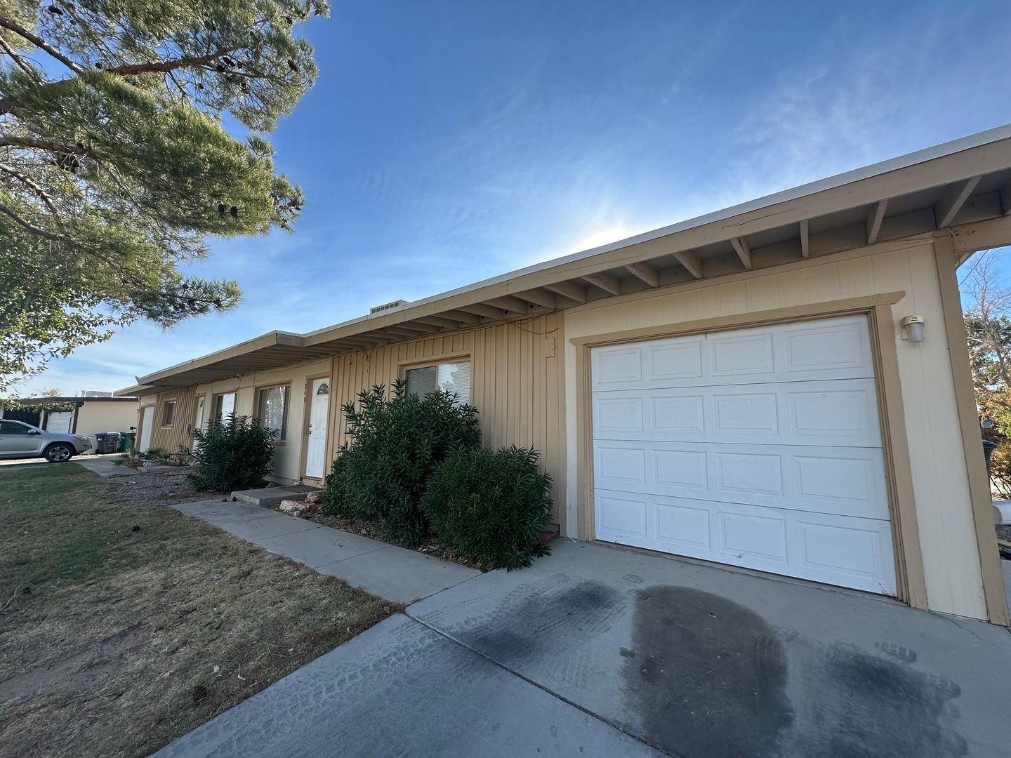Ridgecrest House: 240 Palm Dr.