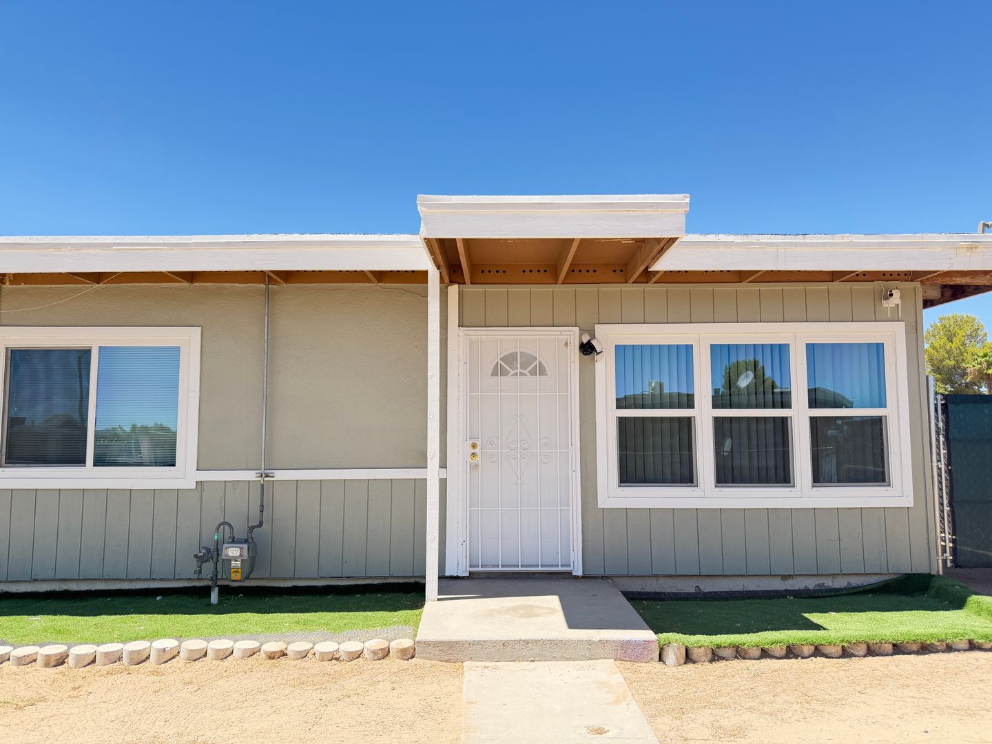 Ridgecrest House: 405 N Gold canyon