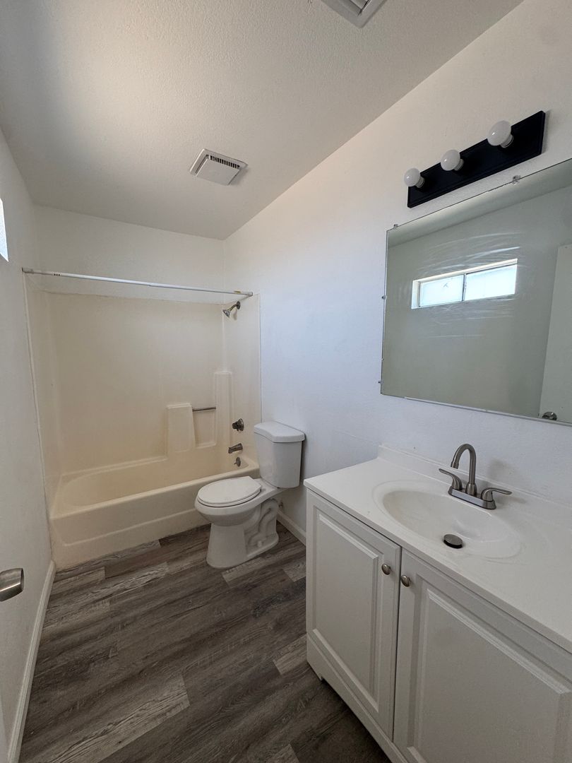 Ridgecrest Apartment: 725 E Ridgecrest Blvd A-E