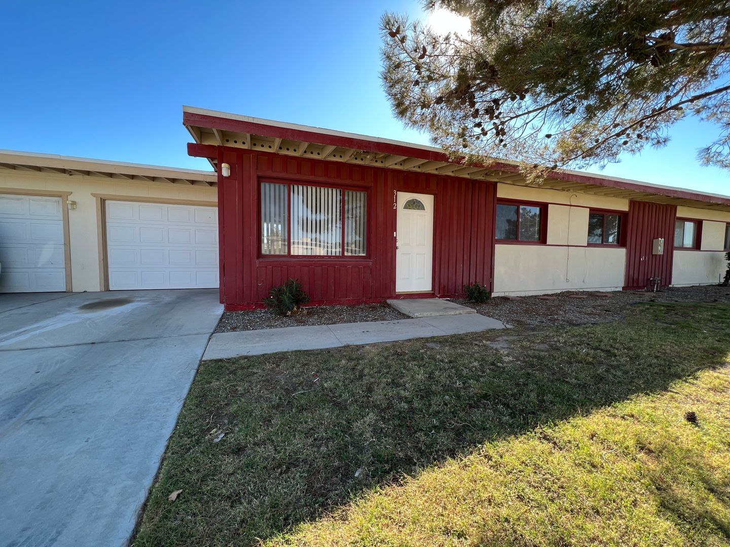 Ridgecrest House: 312 Sahara Dr
