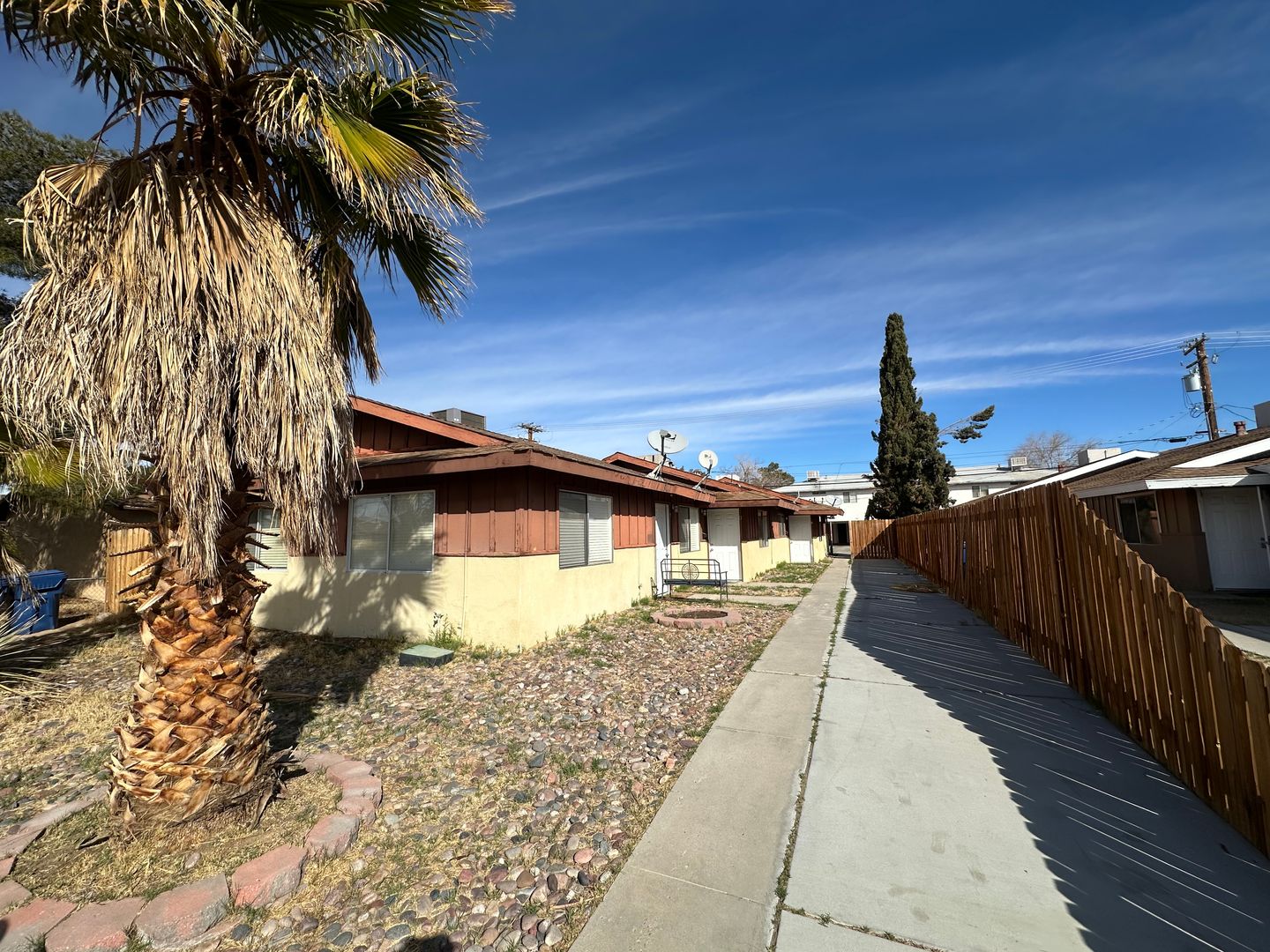 Ridgecrest Apartment: 520 Commercial Ave. A-B-C