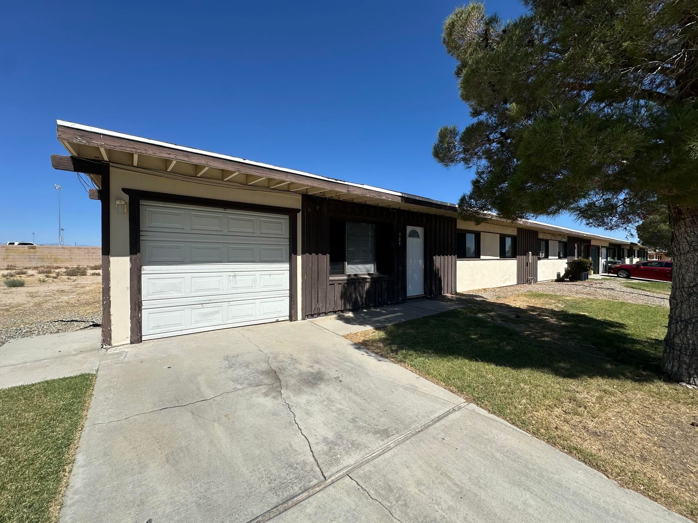 Ridgecrest House: 509 Sahara Dr