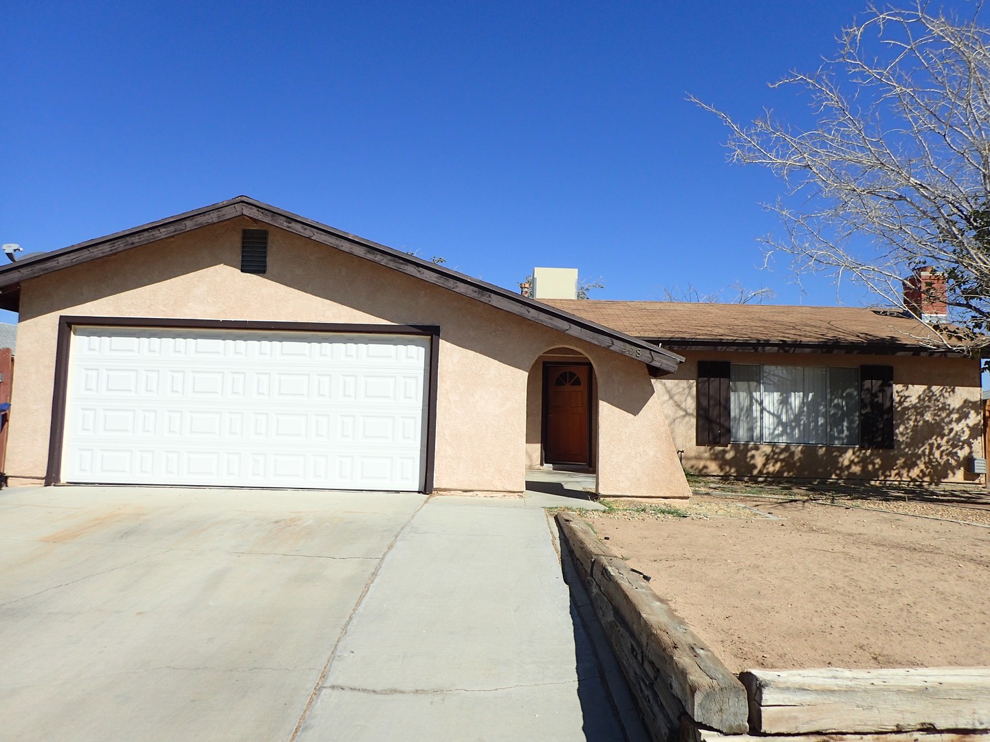 Ridgecrest House: 208 W Mariposa Ave