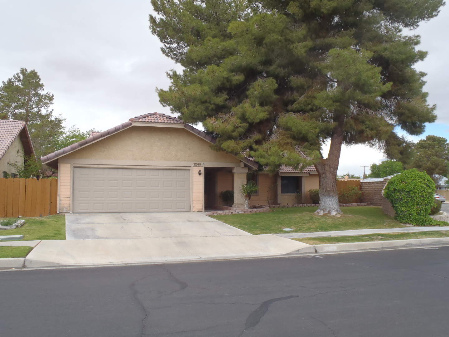 Ridgecrest House: 1249 Mountain View Dr
