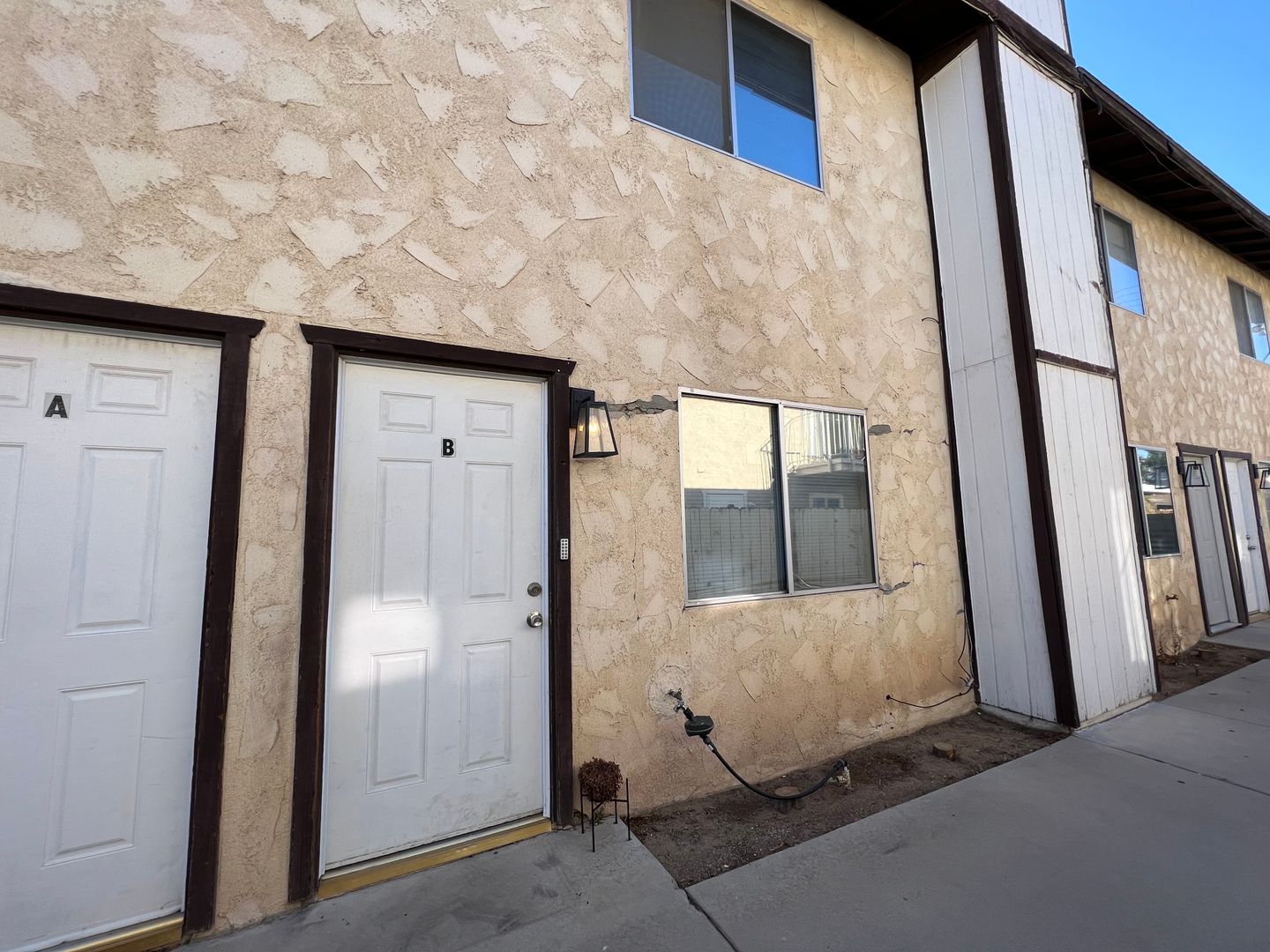 Ridgecrest Apartment: 513 E Ridgecrest Blvd