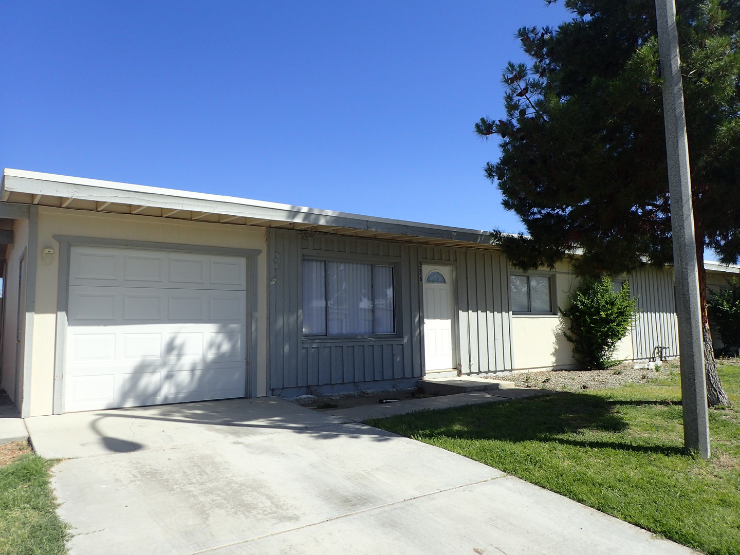 Ridgecrest House: 336 Oasis Dr