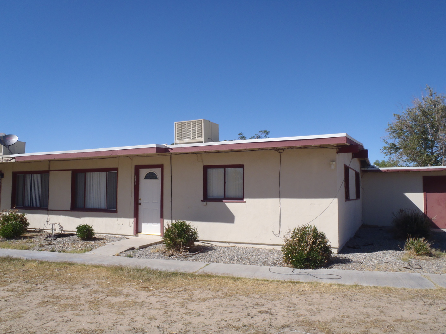 Ridgecrest House: 337 Oasis Dr