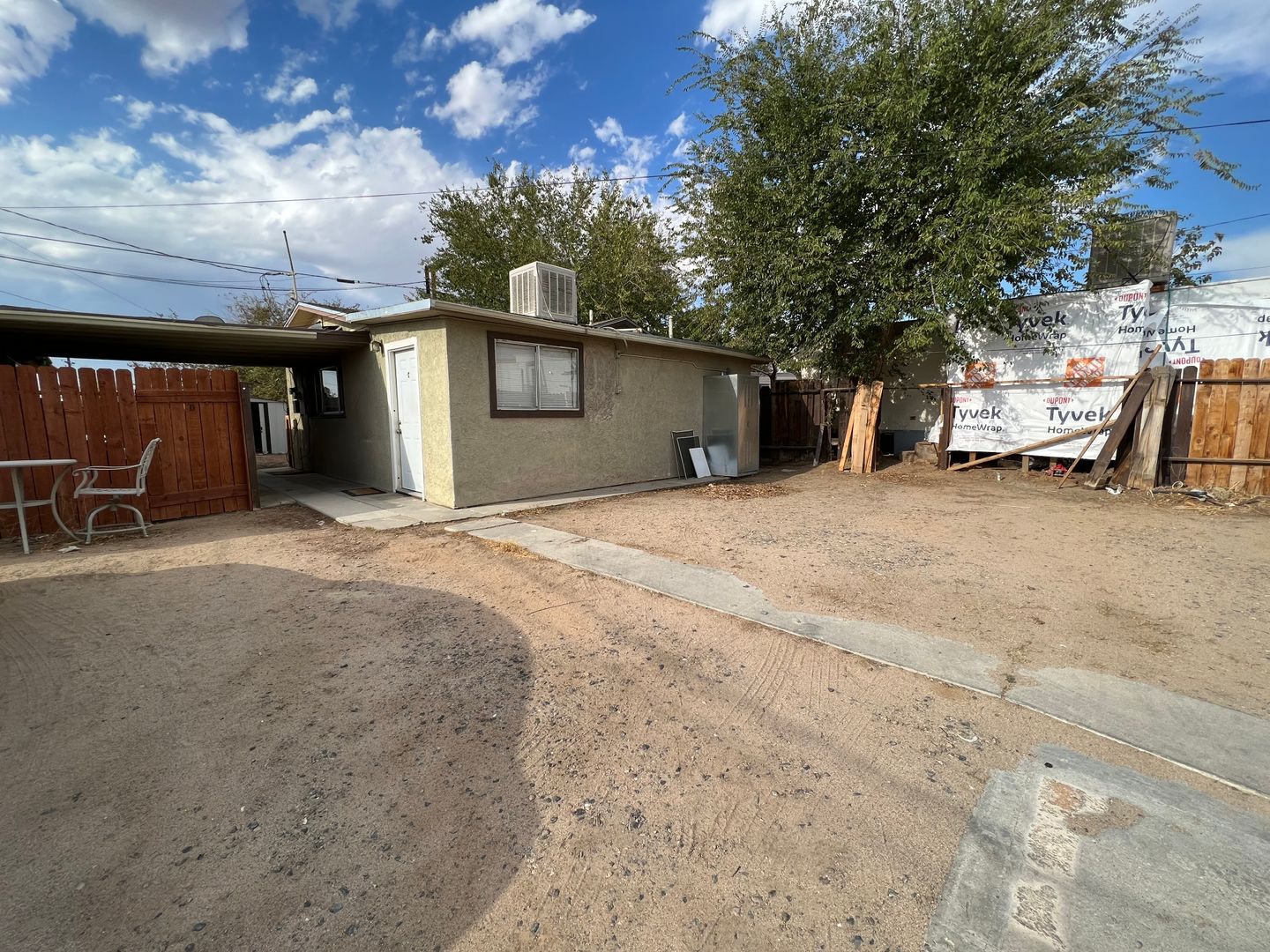 Ridgecrest Apartment: 521 W Atkins Ave