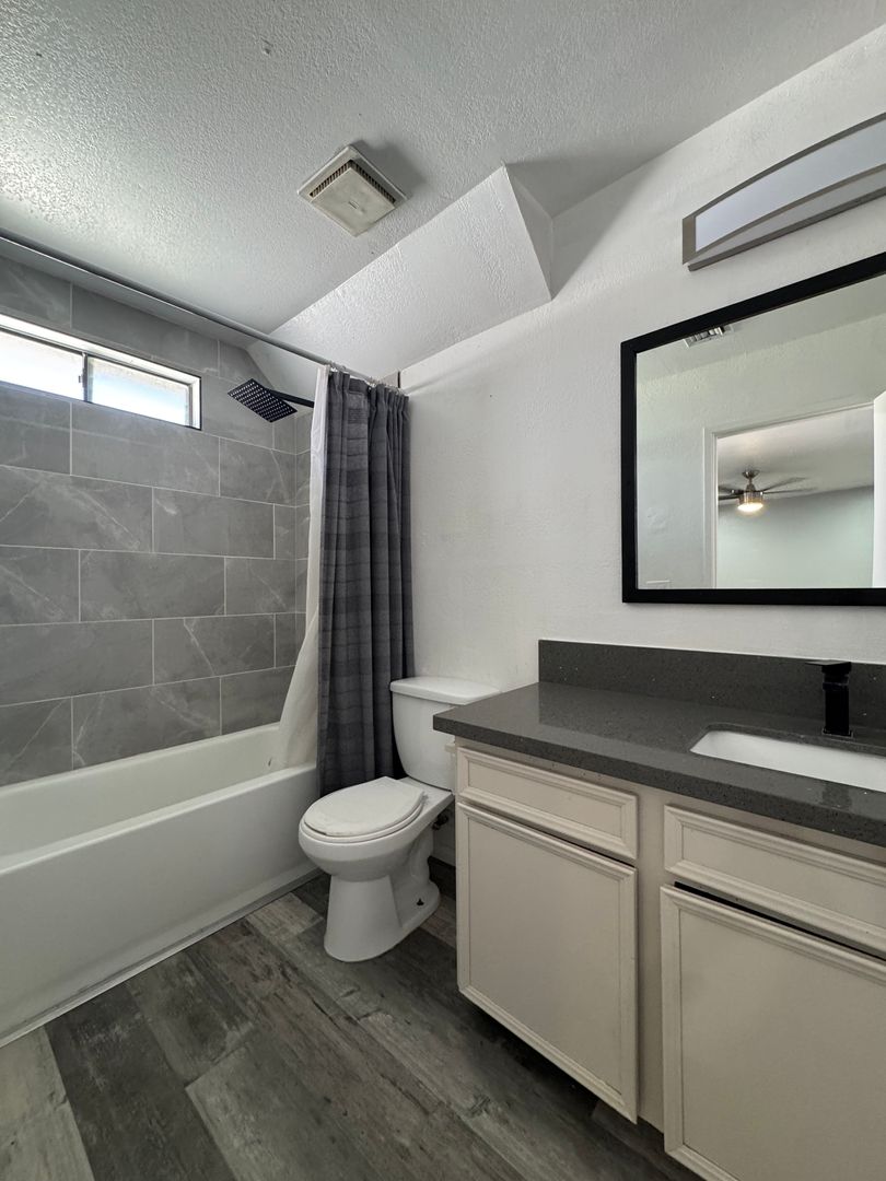 Ridgecrest Apartment: 725 E Ridgecrest Blvd A-E