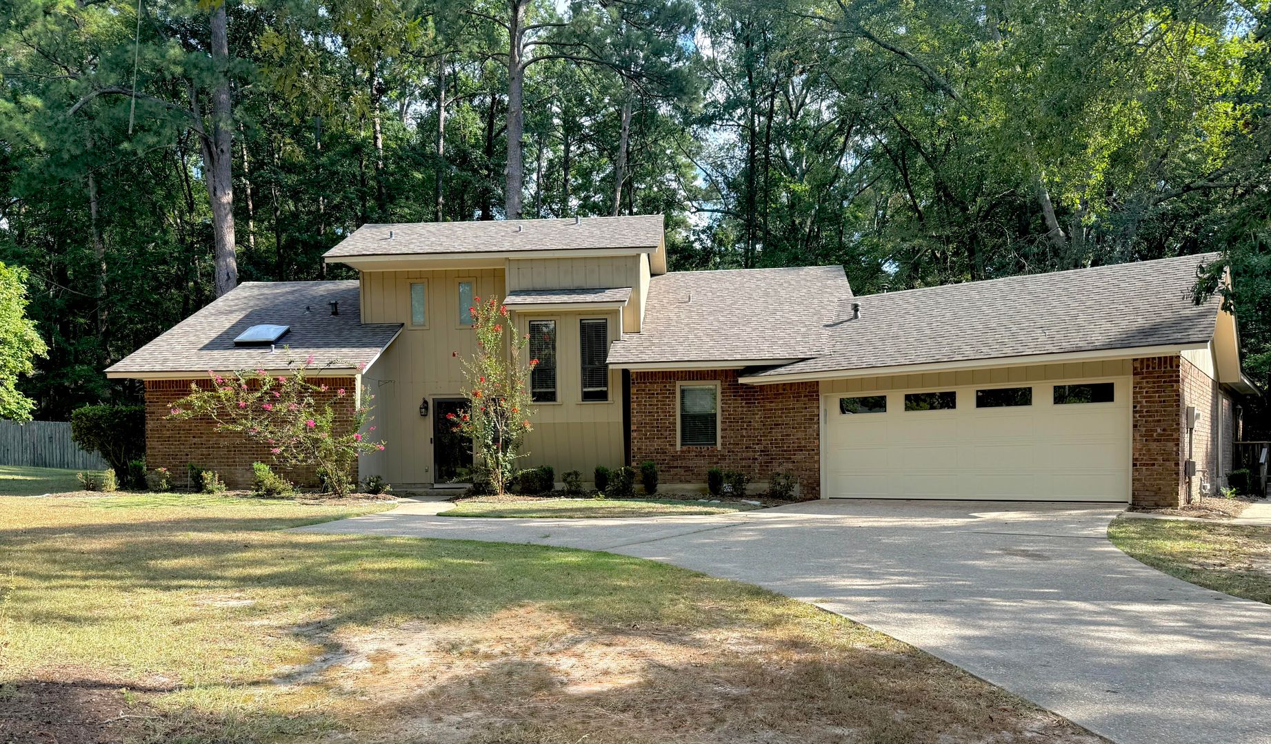 Ruston House: 1002 Chase Lane