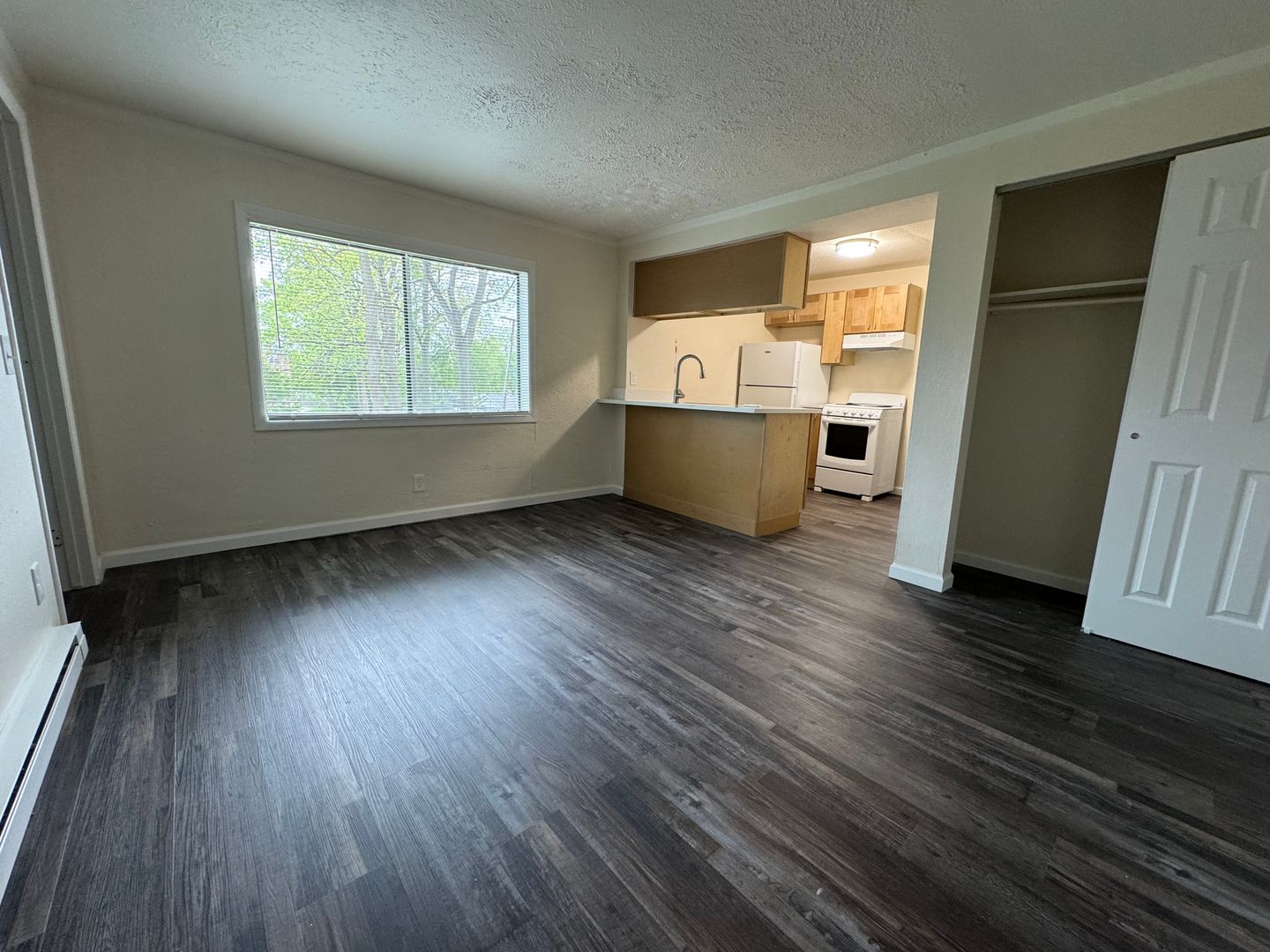 Toledo Apartment: 1933 W. Alexis Rd.