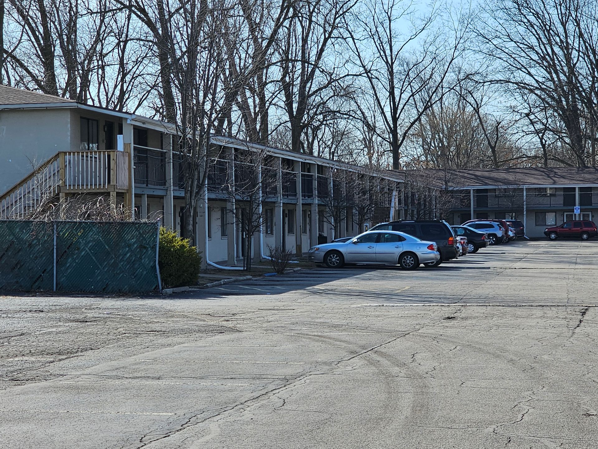 Toledo Apartment: 1933 W. Alexis Rd.