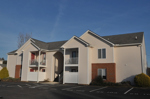 Hunter Ridge - 1 bedroom,1 bath with Den - For Availability
