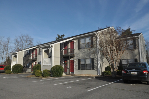 New London Apartments - 1 bedroom/1 bath- Please for Availability