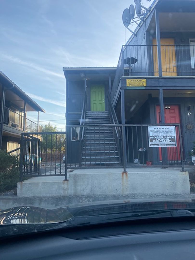 Moses Lake Apartment: 1017 Division