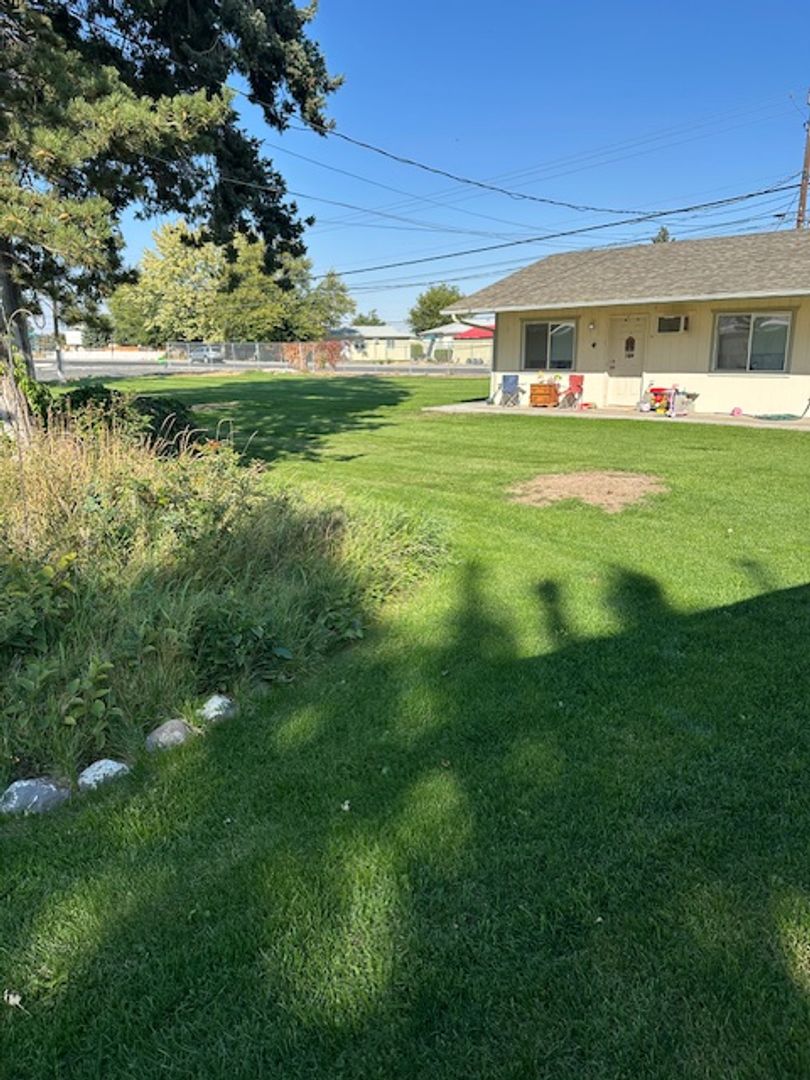 Moses Lake Apartment: 4413 Circle Place #D