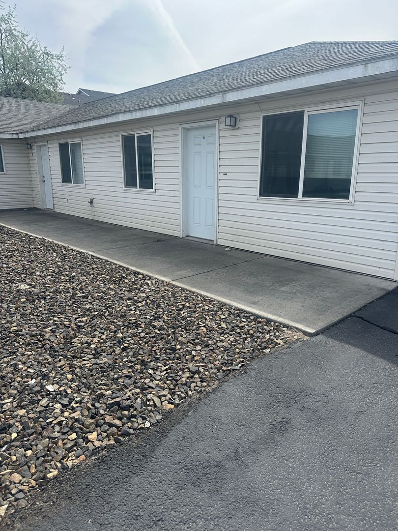 Moses Lake Apartment: 839 S. Division #B