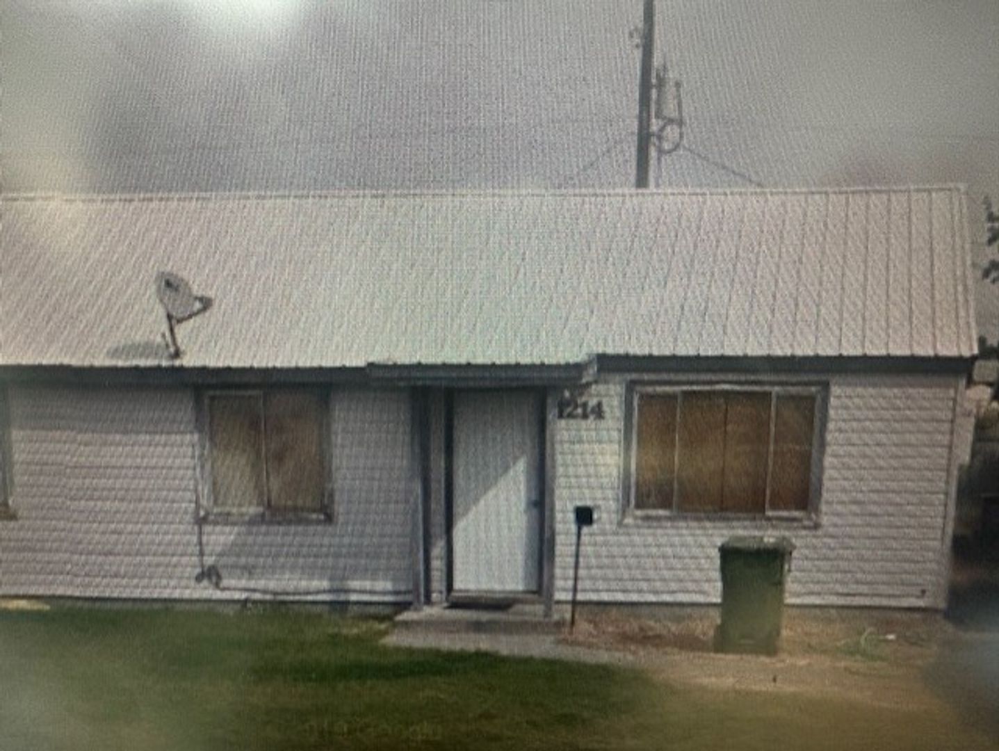 Moses Lake Apartment: 1214 Adair Drive