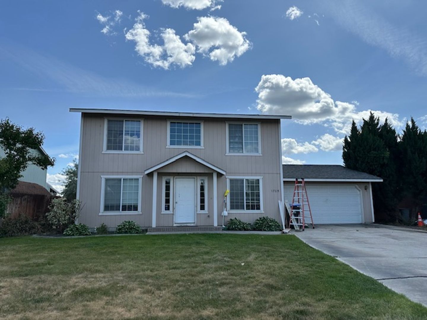 Moses Lake House: 1705 W Virginia
