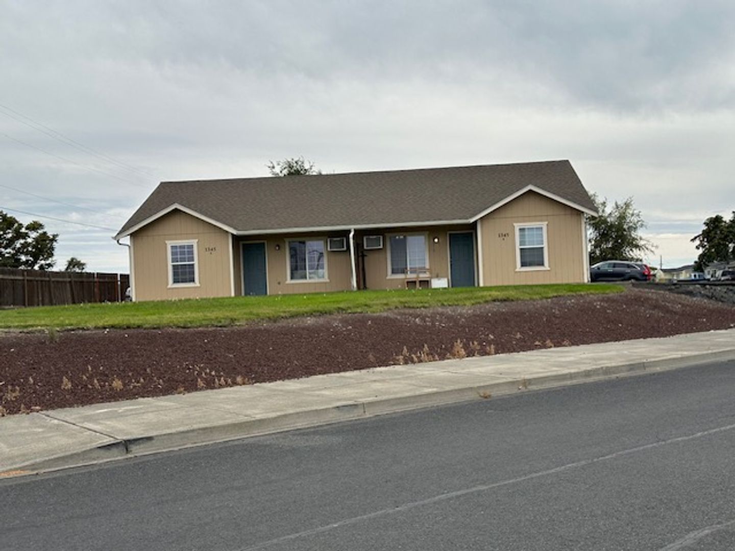 Moses Lake Apartment: 1345 W Marina Drive #A