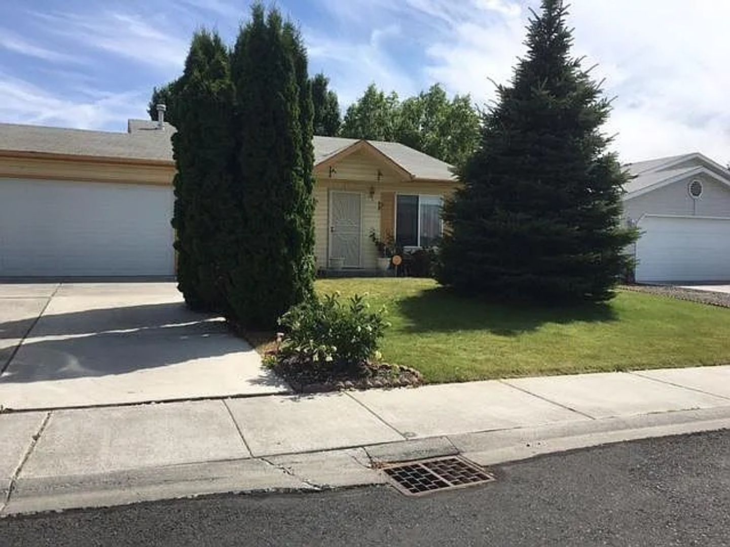 Moses Lake House: 217 Belair