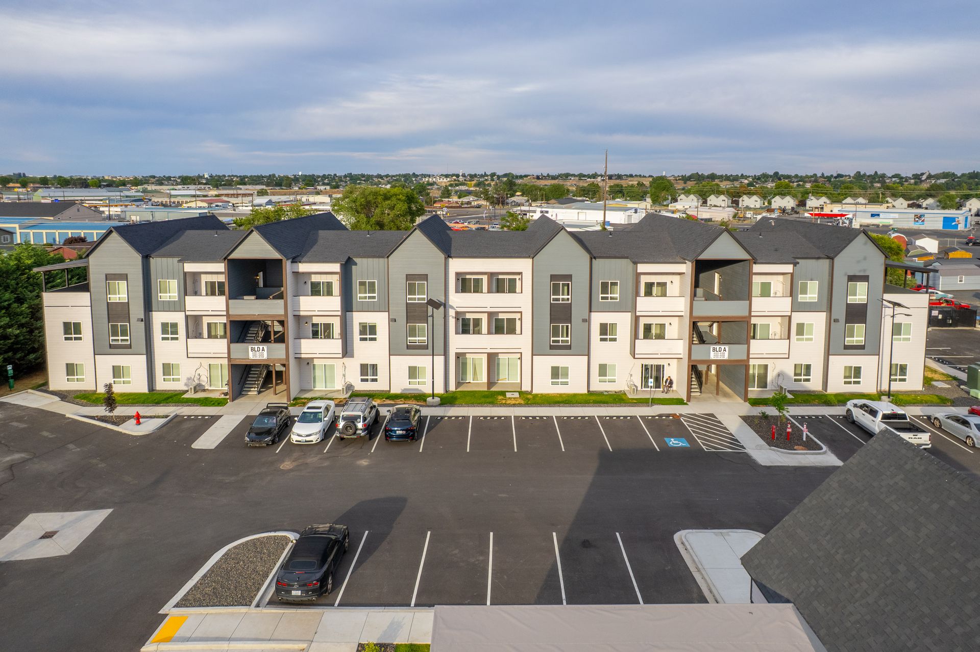 Moses Lake Apartment: 1701 W Crouse Street