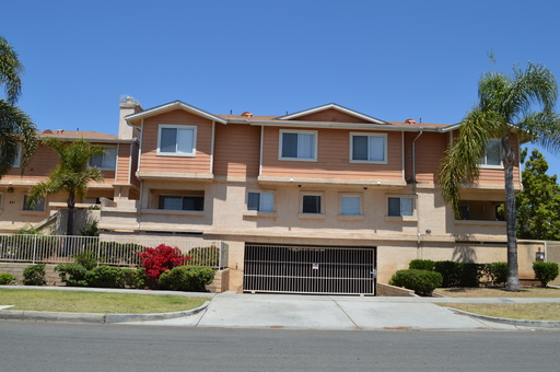 2 BR, 1 and 1/2 BA Condo with 2 Parking Space – photo 1