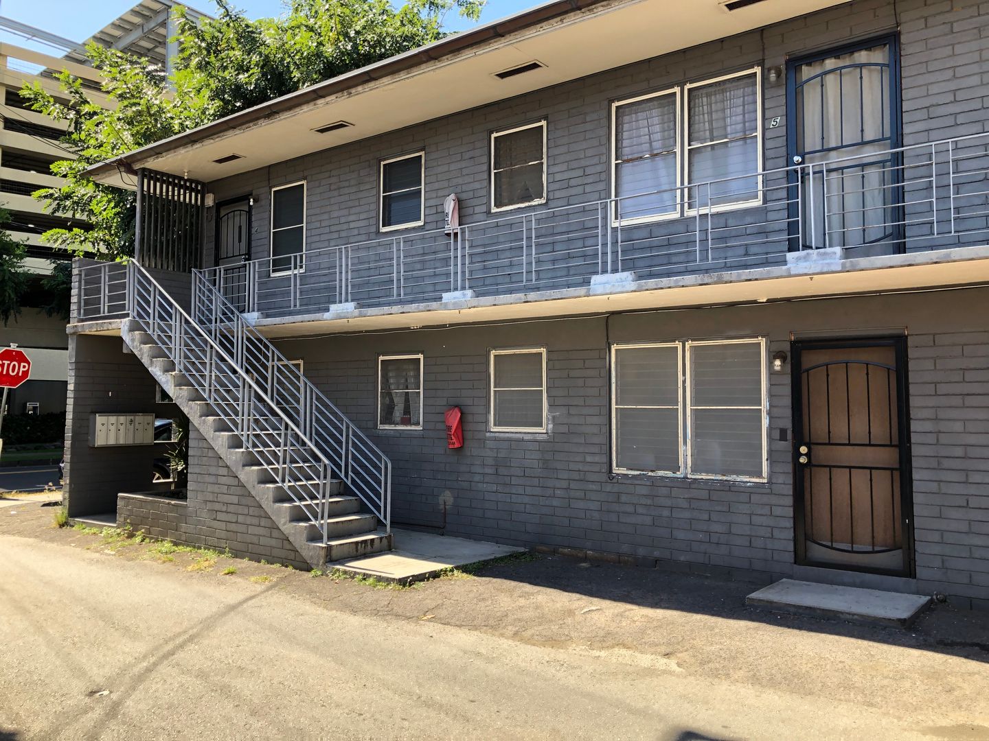 Honolulu Apartment: 1088 Young Street