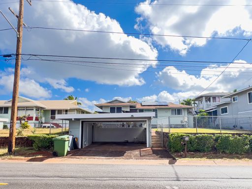 RENOVATED 3BR/ 2.5BATH House in Pearl City!