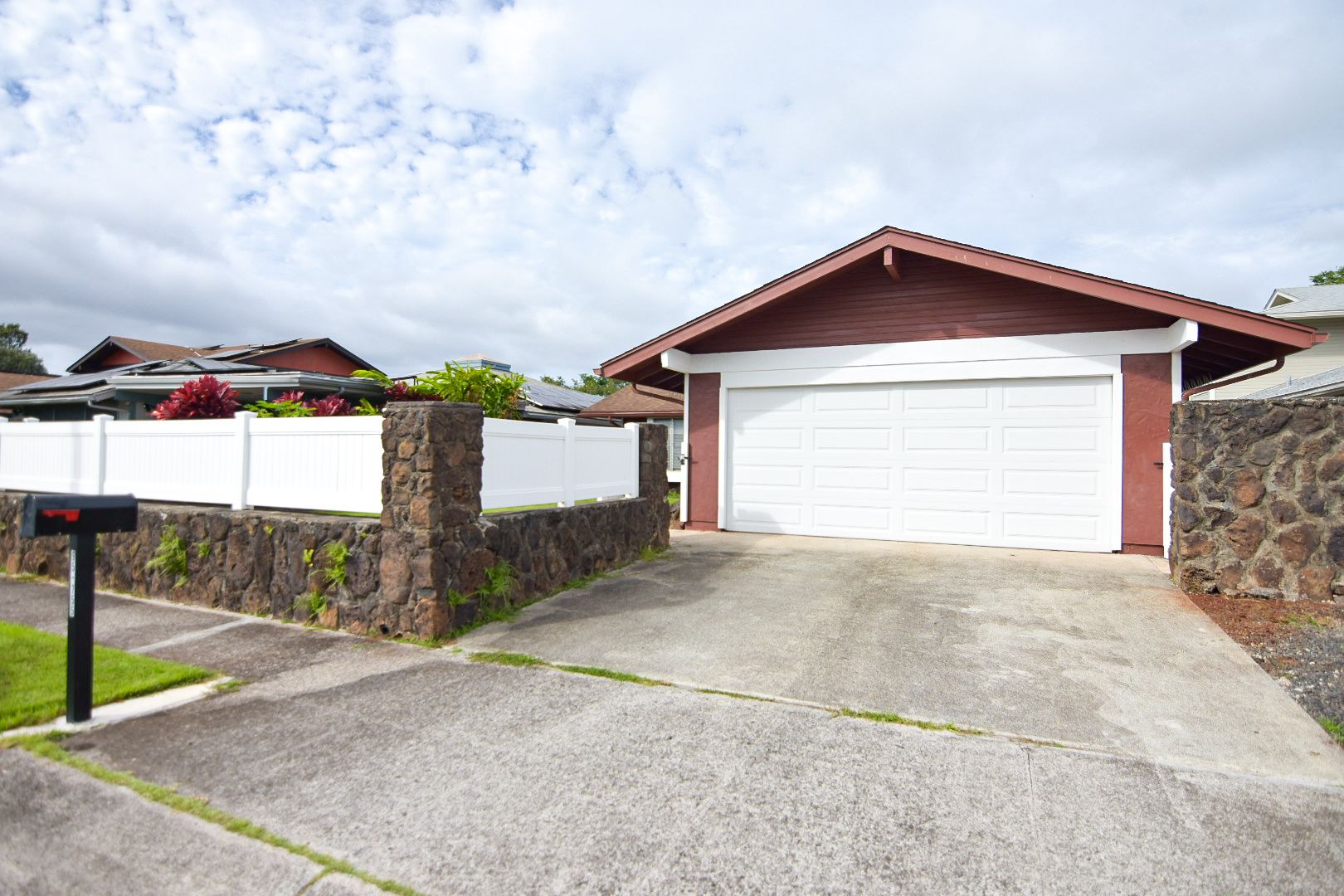 Mililani House: 95-755 Lanipaa St.