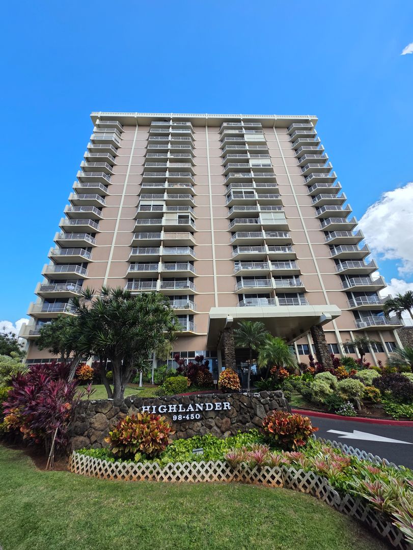 Aiea Condo: 98-450 Koauka Lp. #711